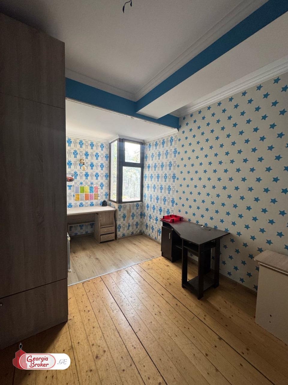 продается квартира с новым ремонтом 4-комнаты